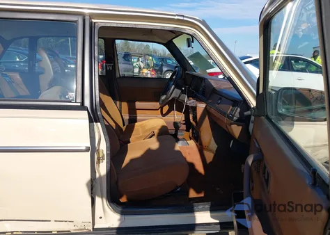 1987 Volvo 244 Dl/Gl z USA, uszkodzony, nr VIN YV1AX8840H1232586